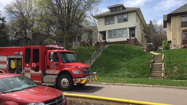   Homem volta a sua casa em chamas para 'salvar cerveja'