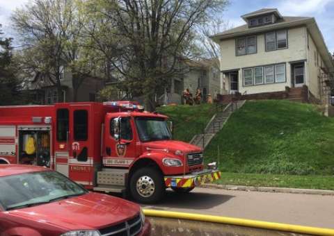   Homem volta a sua casa em chamas para 'salvar cerveja'