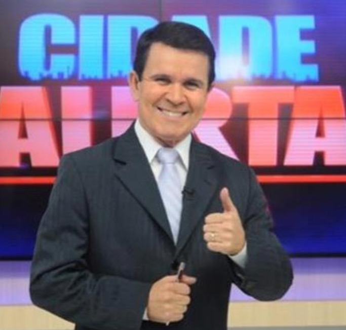 Apresentador do Cidade Alerta morre após passar mal em voo