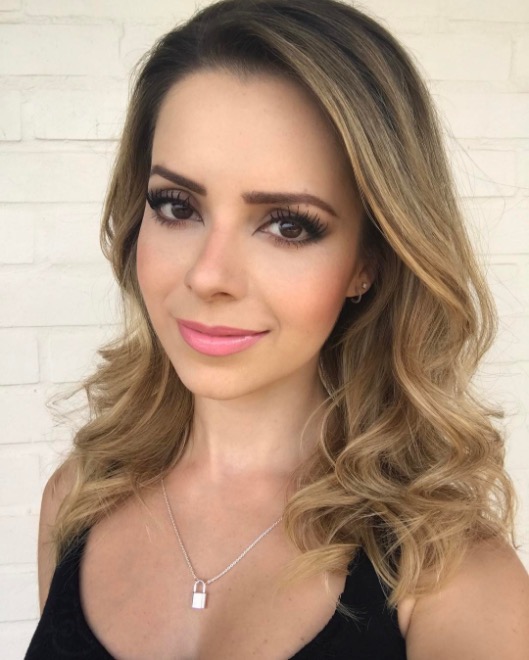 Sandy rebate internauta após ser acusada de ter feito plástica no nariz