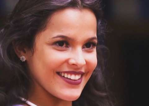 Ex-BBB Emilly surpreende ao falar sobre ensaio sensual
