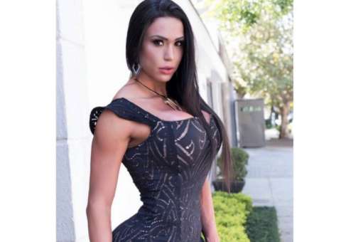 De microshort, Gracyanne Barbosa rebola muito em academia