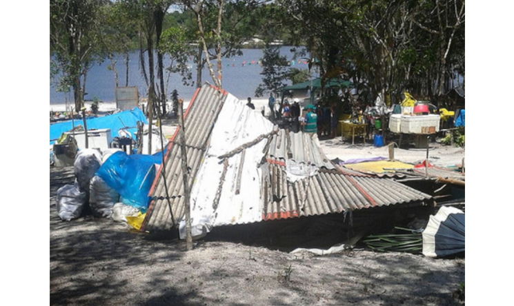 Barracas e banheiro construídos próximo ao Igarapé do Mariano são demolidos