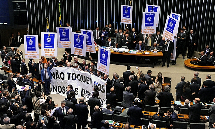 Câmara dos Deputados aprova texto-base da reforma trabalhista
