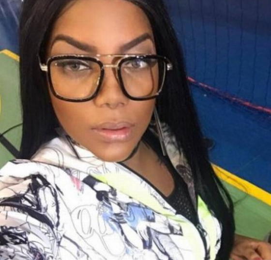 Após mudar visual, Ludmilla é detonada por seguidor e rebate na web