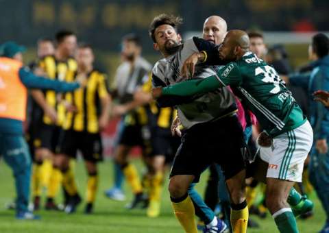 Confusão após vitória do Palmeiras contra Penãrol; Veja vídeo
