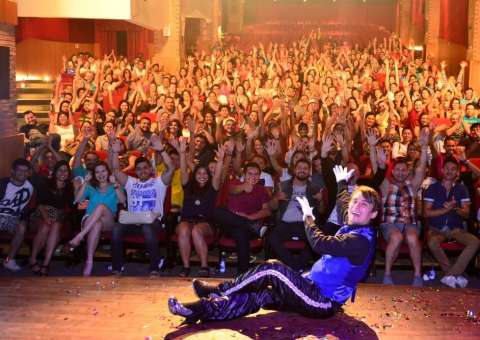 Hoje é dia de stand up com a Tal Qual no Vianorte