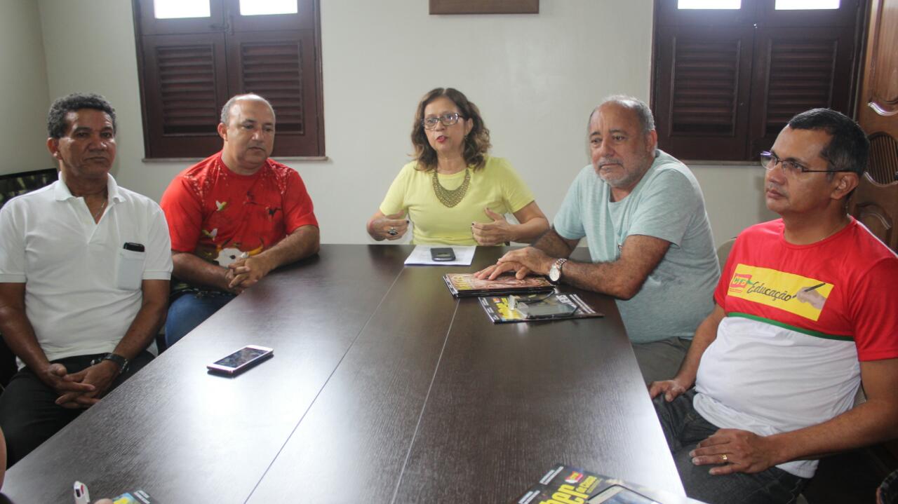 Centrais sindicais convocam população para greve geral nesta sexta-feira