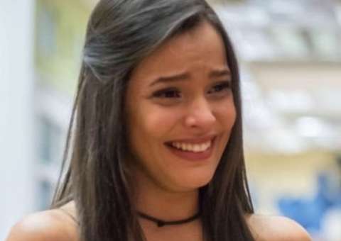 Ex-BBB Emilly posta foto da mãe e fala sobre saudade