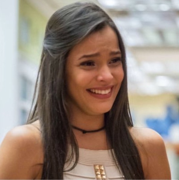 Ex-BBB Emilly posta foto da mãe e fala sobre saudade
