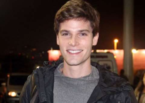 Jonatas Faro é internado às pressas em hospital de São Paulo