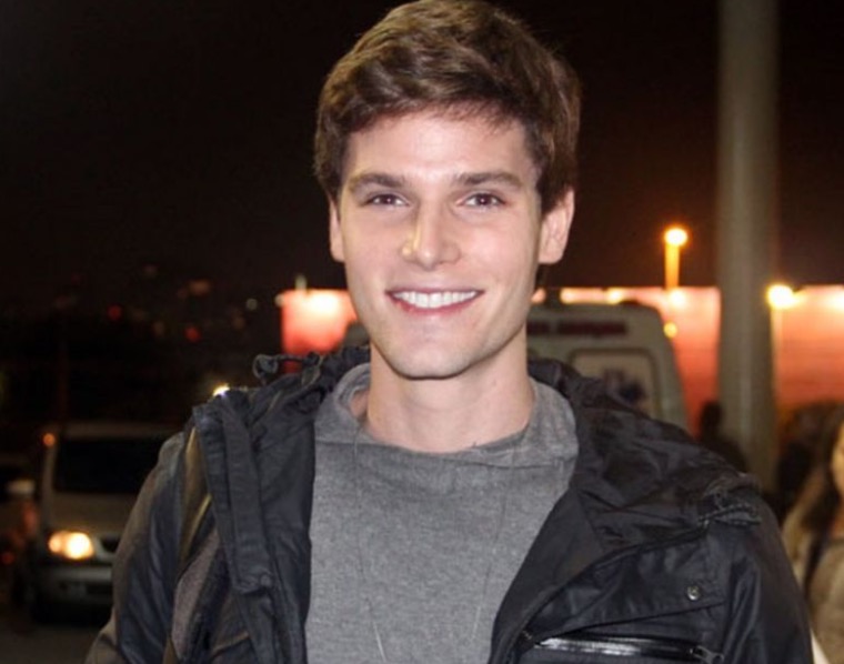 Jonatas Faro é internado às pressas em hospital de São Paulo