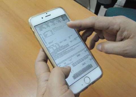 Liminar impede Aneel de cobrar bandeira vermelha em contas de energia no AM