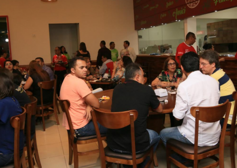 Tributo a cantor e compositor amazonense Amílcar Azevedo celebra 23 anos de pizzaria em Manaus