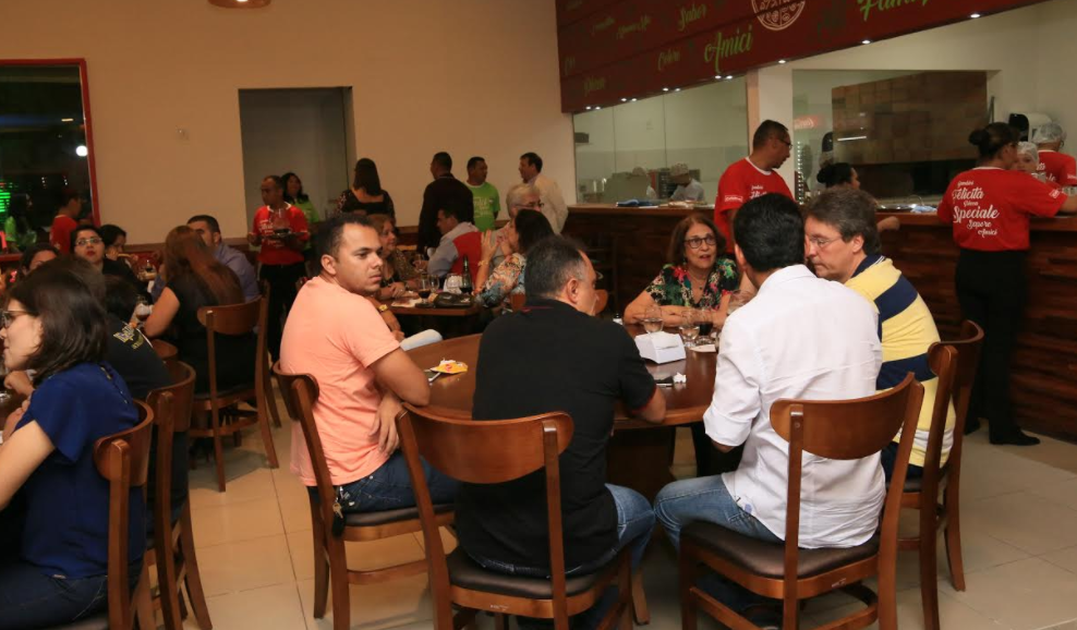 Tributo a cantor e compositor amazonense Amílcar Azevedo celebra 23 anos de pizzaria em Manaus