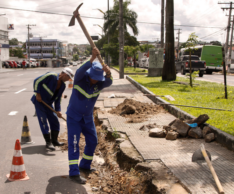 Prefeitura revitaliza praças em quatro pontos da cidade