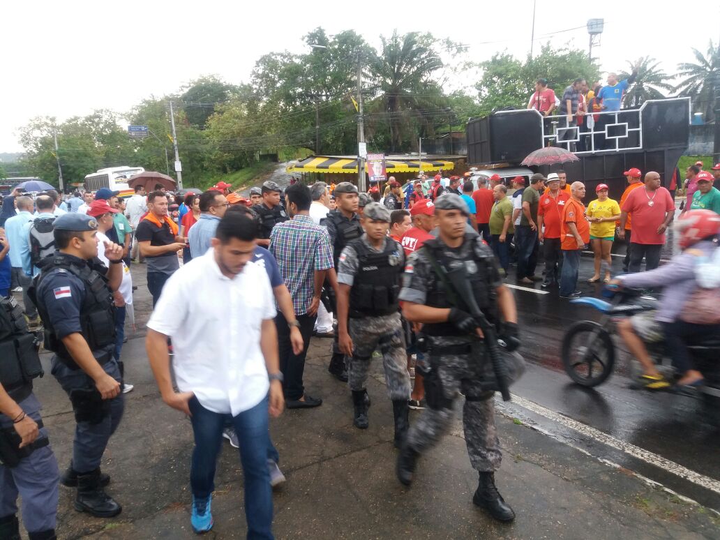  Em Manaus, manifestação fecha parte das Rotatórias do Armando Mendes e Suframa
