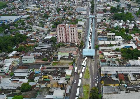 Greve geral: Ônibus paralisam e causam congestionamento quilométrico em Manaus