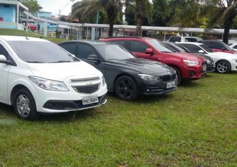 Veículos de luxo apreendidos na 'Maus Caminhos' devem ir a leilão nos próximos dias