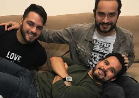 Cantor Luciano surpreende por semelhança com filhos mais velhos