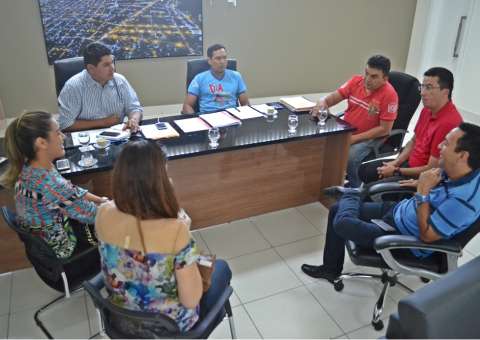 Prefeitura e MPT-AM buscam regularização trabalhista dos bumbás