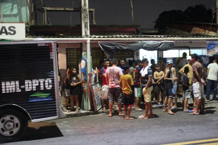 Jovem é assassinado com 2 tiros na cabeça por dupla misteriosa em Manaus