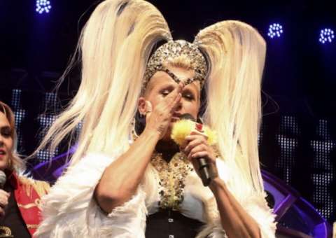 Xuxa Meneghel abandona palco após exibirem vídeo com imagens do pai