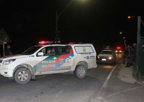 Bomba é deixada próximo a parada de ônibus e assusta populares em Manaus