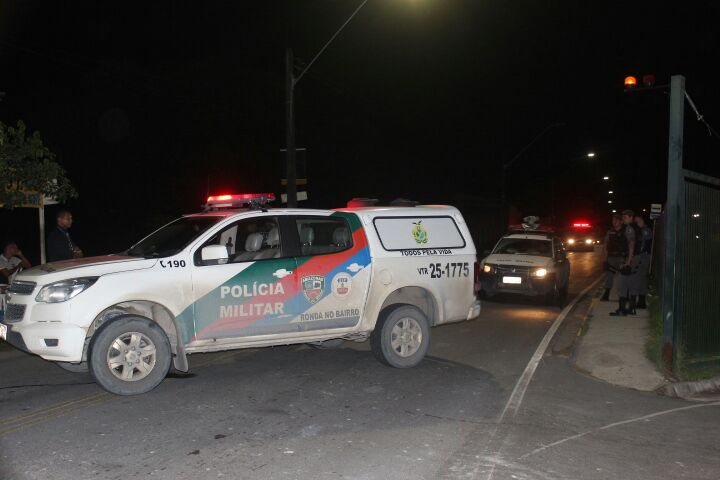 Bomba é deixada próximo a parada de ônibus e assusta populares em Manaus