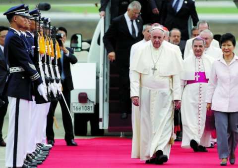 Papa pede mediação para por fim à crise da Coreia do Norte e evitar uma guerra devastadora 