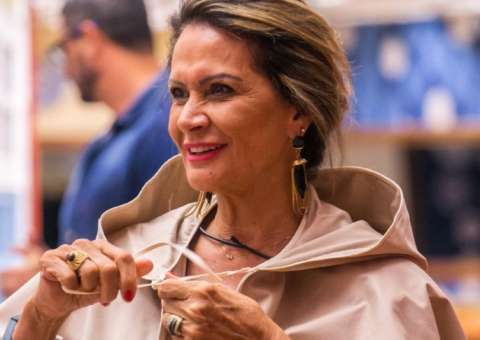 Ex-BBB Ieda quer novo amor, mas avisa: 'Novinhos não'