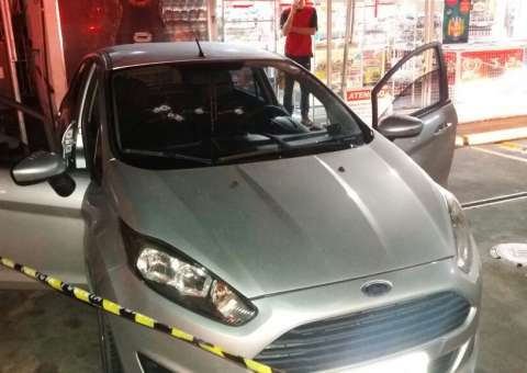 Homem é executado a tiros em posto de combustíveis de Manaus