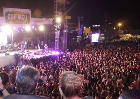 Netinho e Wanderley Andrade provocam agito e nostalgia na Festa do Cupuaçu