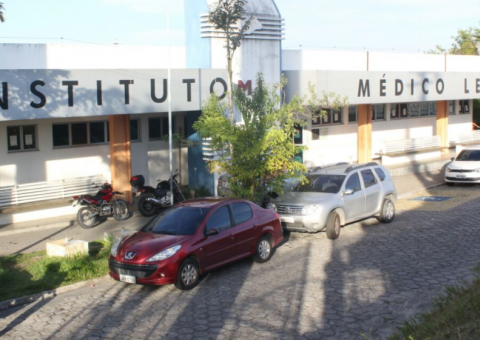 Durante conversa com amigos, jovem é assassinado em Manaus