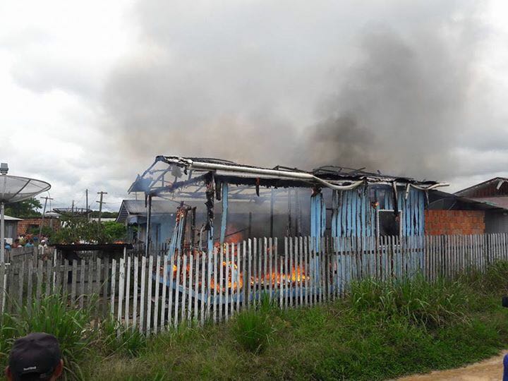 Para vingar morte da esposa, homem ateia fogo em residência de acusada do crime no AM