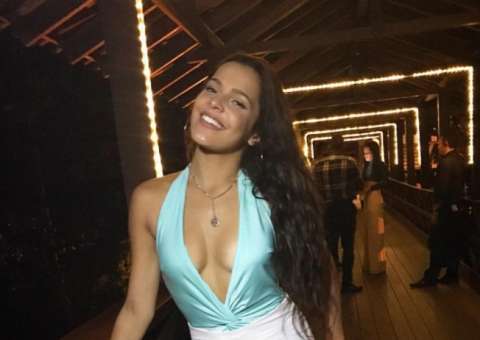 Ex-BBB Emilly ainda não recebeu prêmio e rala para conseguir fazer presença vip de graça