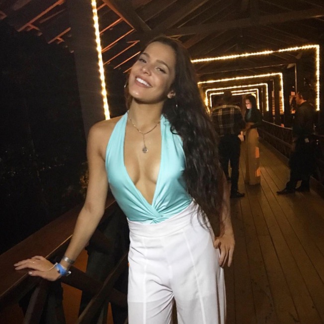 Ex-BBB Emilly ainda não recebeu prêmio e rala para conseguir fazer presença vip de graça