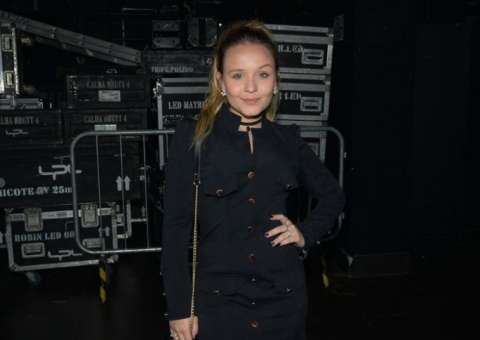 Após viagem, Larissa Manoela e Thomaz Costa curtem show juntos no Rio