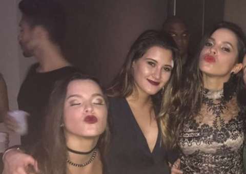 Ex-BBB Emilly rebola em muito em festa com filha de William Bonner