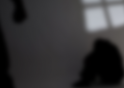 Ao sair para comprar bermuda, jovem é espancado e sofre estupro coletivo