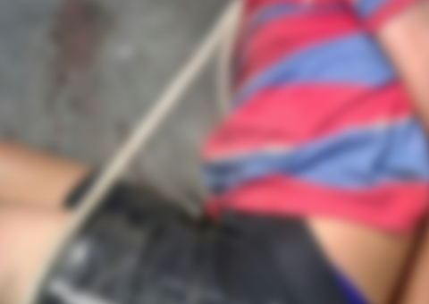 Suspeito de tentar assaltar loja é espancado e amarrado por populares em Manaus