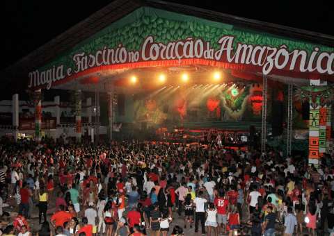 Belo abre temporada de grandes shows em Parintins