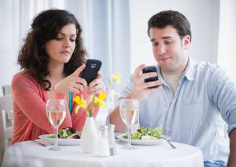 Conheça dois hábitos durante o jantar que te impedem de ganhar peso