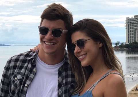   Ex-BBB Manoel chega a Manaus e é recepcionado por Vivian: 'melhor impossível'