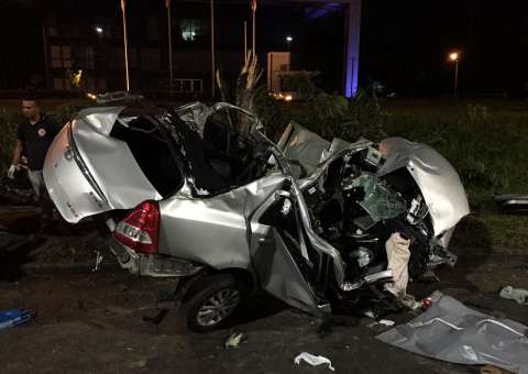 Suspeitos de assalto capotam carro e morrem durante perseguição policial em Manaus