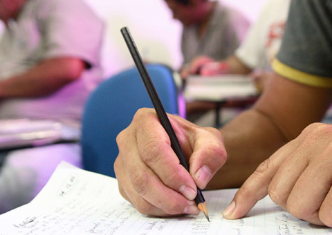 Centro abre inscrições para Educação de Jovens e Adultos (EJA) em Manaus