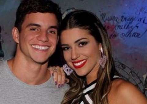 Em Manaus, ex-BBB Manoel dorme em hotel com Vivian Amorim