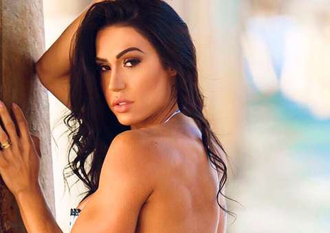   Gracyanne Barbosa posa sensual em novo ensaio de biquíni 