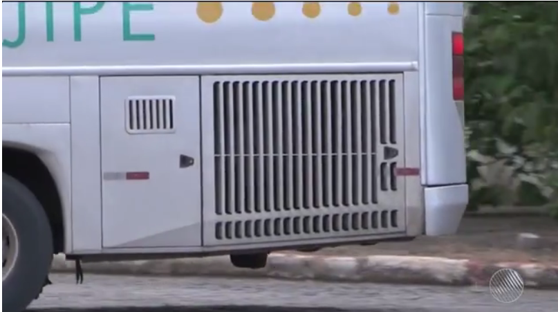 Jovem viaja de Brasília à Bahia escondido perto de motor de ônibus