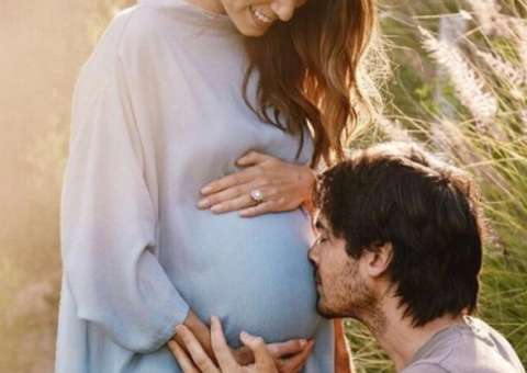 Atriz de Crepúsculo e ator de Vampire Diaries anunciam gravidez